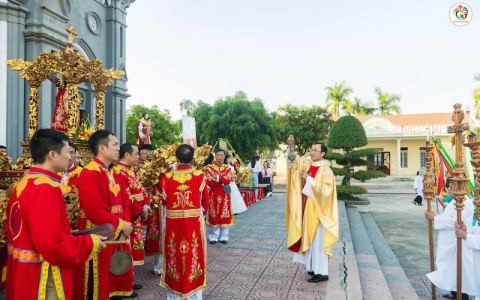 Hội Chân Kiệu họ nhà xứ Trực Chính mừng quan thầy
