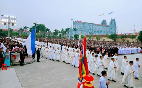 Tết dẫn vào hành hương hy vọng