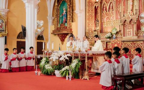 Nam Điền cử hành thánh lễ Giao thừa