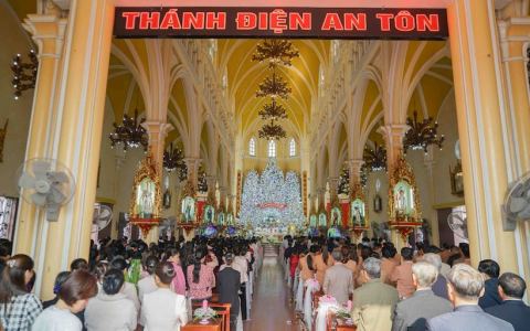 Phú Hương: 47 em lãnh nhận ấn tín Chúa Thánh Thần