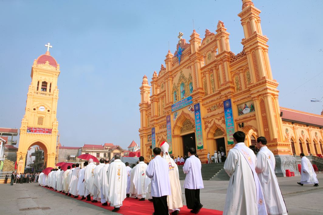 Trung Lao: Mừng Tước hiệu Đền Thánh và Chầu lượt