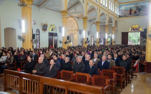 Gia trưởng và hiền mẫu hạt Tứ Trùng hành hương