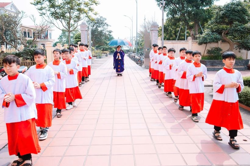 Hạt Báo Đáp: Các bà mẹ Công giáo hành hương