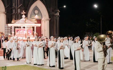Giáo xứ Nam Điền mai táng Chúa