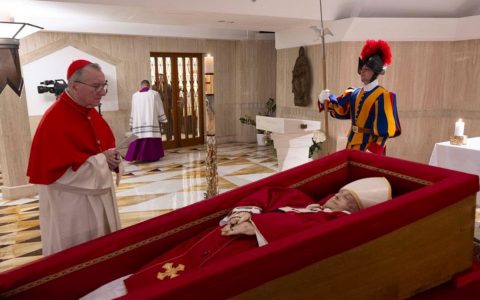 Đức Phanxicô qua đời, cả thế giới hướng về Roma