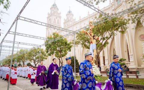 Giáo xứ Phú Thọ hành hương Năm Thánh