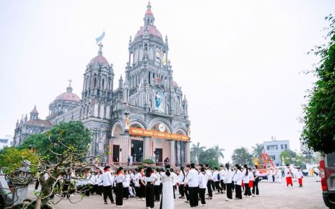 Giáo xứ Hoà Định hành hương Năm Thánh 2025