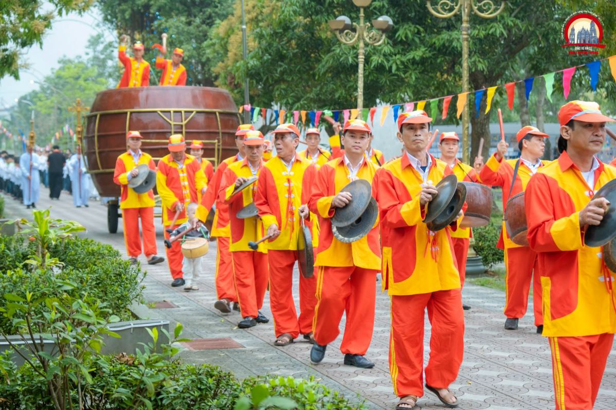 le chinh tiec 5 of 90