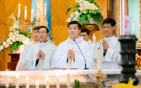 Cha mới Vinhsơn Trần Văn Chung tạ ơn 