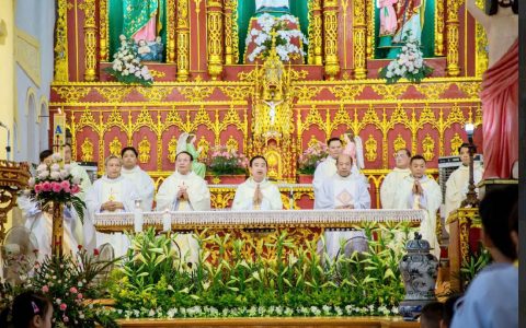 Thánh lễ chính tiệc tuần chầu giáo xứ Quỹ Đê