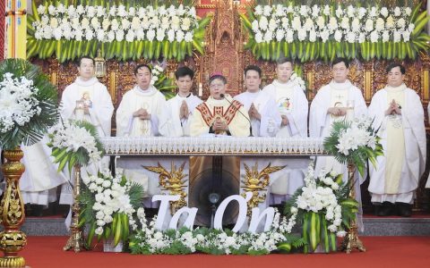 Thánh lễ tạ ơn Đức cha Antôn Hoàng Hữu Thư