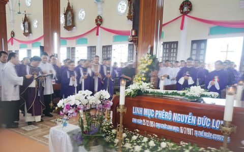 Hình ảnh lễ An táng Cha Phêrô Nguyễn Đức Long