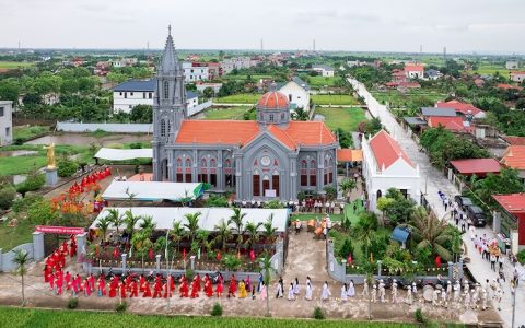 Họ Nam Hưng dâng hoa và khánh thành nhà mục vụ