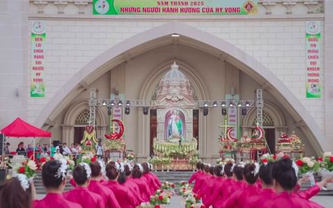 Gx. Đại Đồng khai mạc tháng hoa kính Đức Mẹ