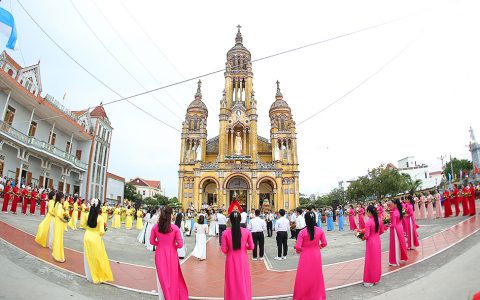 Lạc Nam khai mạc tháng hoa dâng kính Đức Mẹ