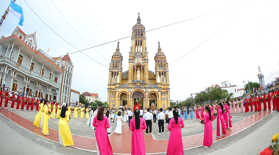 Lạc Nam khai mạc tháng hoa dâng kính Đức Mẹ
