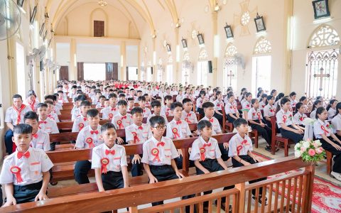 135 em lãnh nhận Bí tích Thêm sức tại Gx Phúc Đông