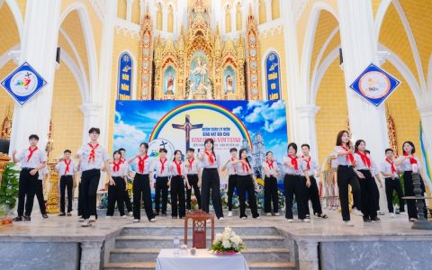 Giáo lý viên hạt Bùi Chu hành hương Năm Thánh
