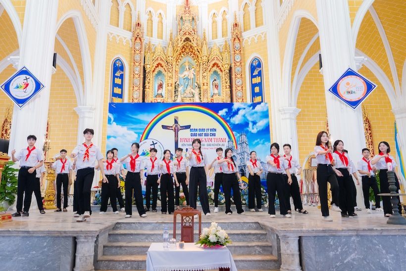 Giáo lý viên hạt Bùi Chu hành hương Năm Thánh