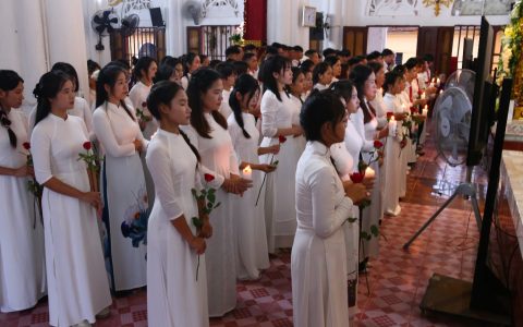 Tân Lý – Rước lễ Lần đầu và tuyên hứa Bao đồng