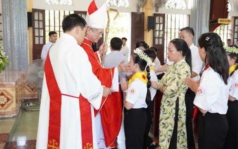 Ninh Sa và Xuân Hoà: 134 thiếu nhi được Thêm sức