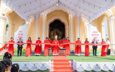 Giáo họ Phêrô, xứ Tứ Trùng khánh thành nhà thờ
