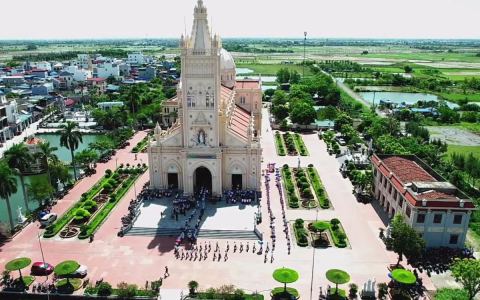 Rộn rã ngày hành hương, Ban Truyền thông Giáo phận và Giới trẻ hạt Báo đáp
