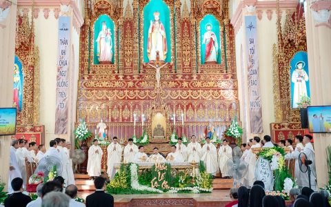 Tân linh mục Giuse Hoàng Văn Yên dâng lễ tạ ơn