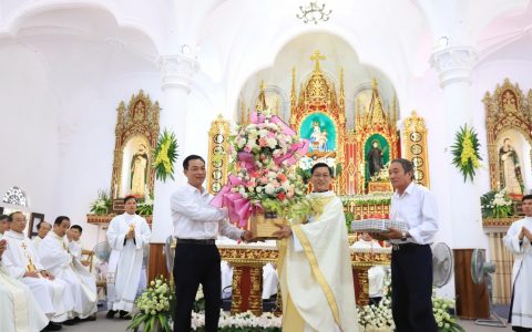 Cha mới Giuse Trần Công Tuyền tạ ơn thánh chức