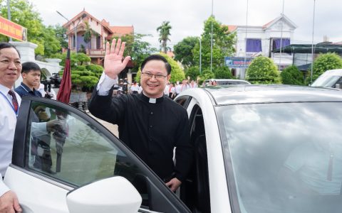 Trung Hòa, niềm hân hoan được đón Cha xứ tiên khởi