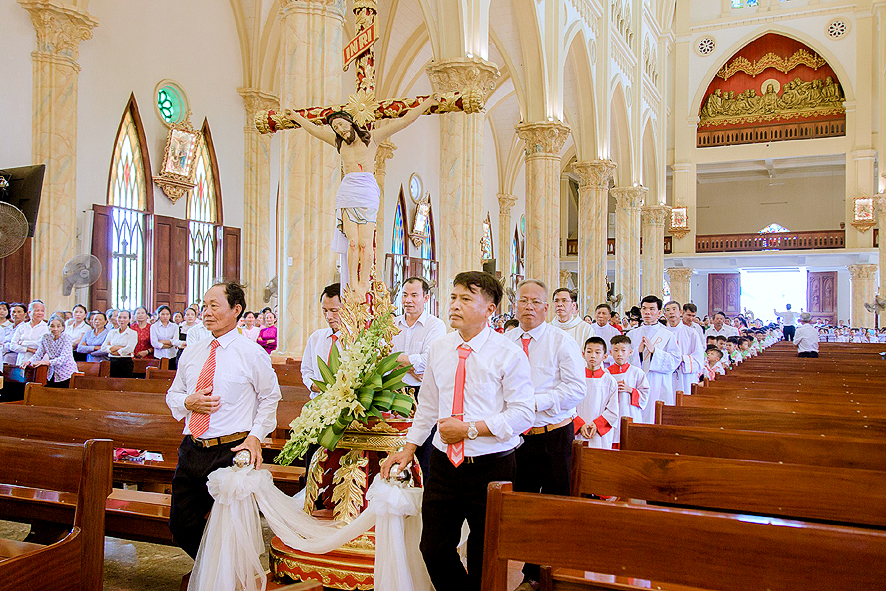 Giáo xứ Hoành Đông hành hương Năm Thánh