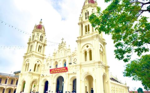 Nam Phương, niềm vui thánh thiêng dịp tuần chầu