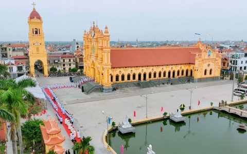 Ban Phụng tự hành hương Đền thánh Mẹ Thiên Chúa