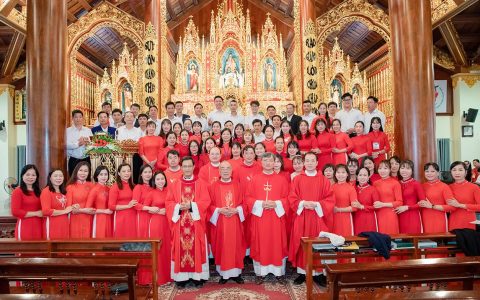 Ban Thánh nhạc giáo hạt Quỹ Nhất mừng quan thầy