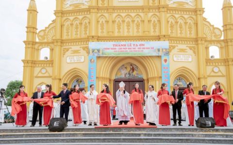 Giáo xứ Nghĩa Dục khánh thành nhà thờ mới