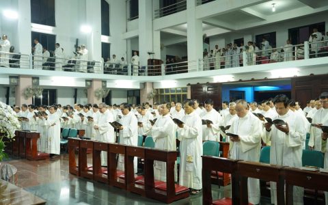 Lễ bế mạc tuần tĩnh tâm năm hàng giáo sỹ Bùi Chu