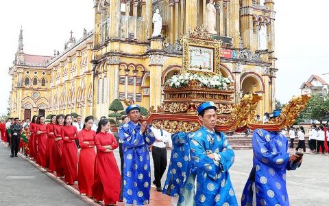 Lạc Nam đón nhận sắc phong lên Giáo xứ