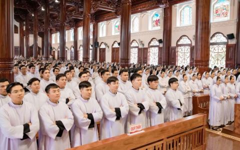 Tạm biệt năm cũ 2025 và đón chào năm mới 2026