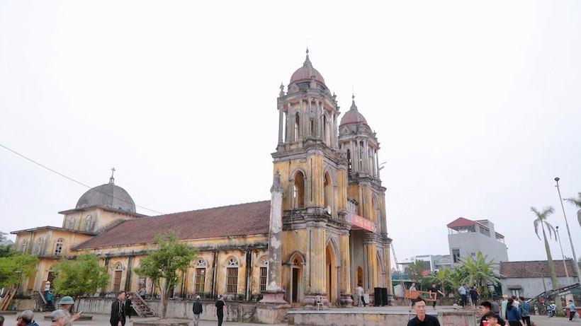 Hạ giải nhà thờ Thạch Bi