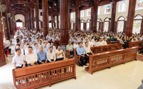 Chuỗi thánh lễ mừng công nhà thờ Chính Toà