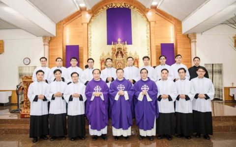 Thánh lễ trao Tu phục cho quý Thầy khóa XVI