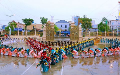 Đại Đồng khai mạc Tháng Hoa