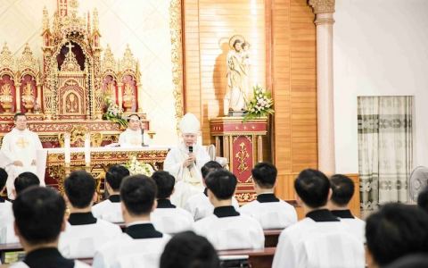 ĐCV Bùi Chu: Tĩnh tâm và Thánh lễ trao thừa tác vụ Đọc sách và Giúp lễ