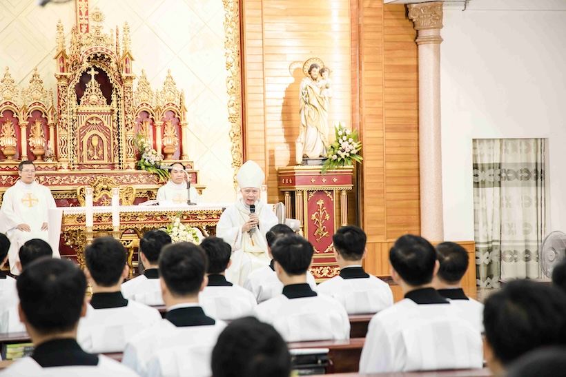 ĐCV Bùi Chu: Tĩnh tâm và Thánh lễ trao thừa tác vụ Đọc sách và Giúp lễ