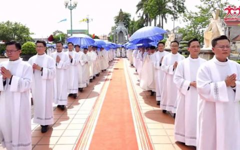 Thánh lễ truyền chức Phó tế cho 19 thầy