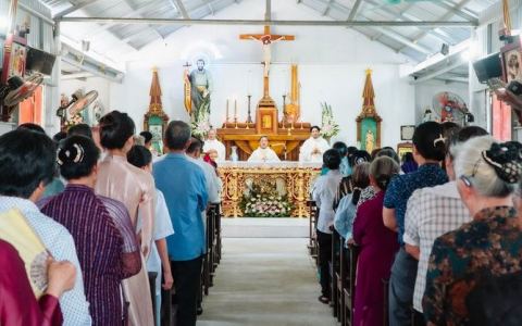 Giáo họ Cầu Chanh hân hoan mừng quan thầy