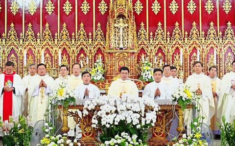 Gx. Thanh Nhang mừng bổn mạng và chầu lượt