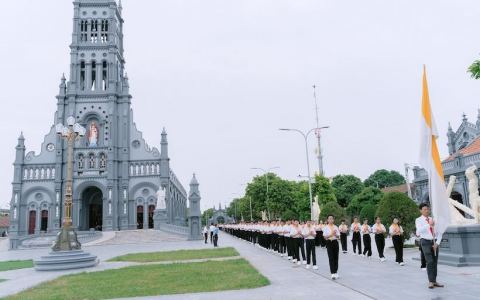 Sa Châu: Thánh lễ ban Bí tích Thêm sức