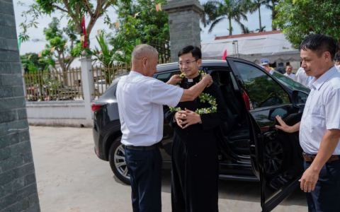 Tân giáo xứ Tây Mỹ đón cha xứ tiên khởi