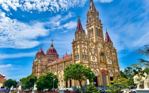 Gx Trung Hòa mừng công nhà giáo lý
